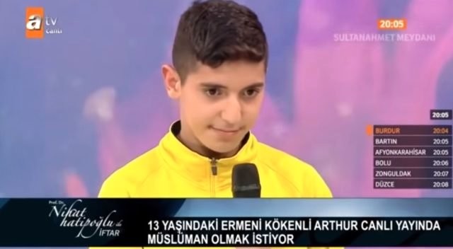 Məşhur ilahiyatçının başı erməni uşağına görə bəlaya düşdü - FOTO