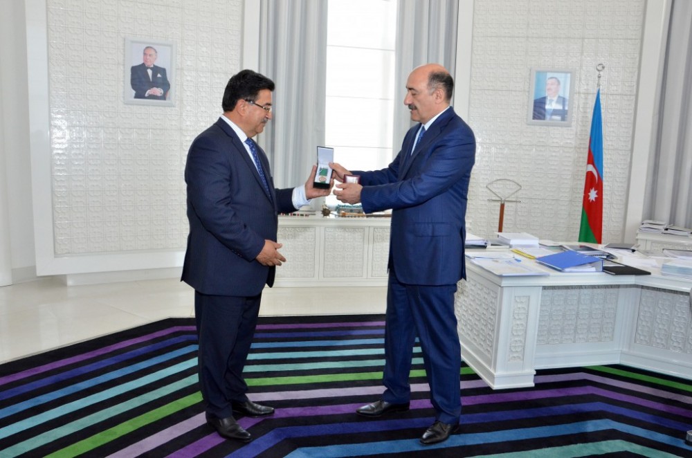 Prezidentin mükafatlarını nazir onlara təqdim etdi - FOTOLAR