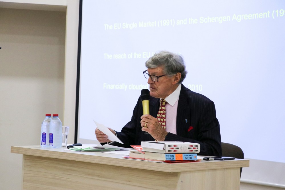 Nüfuzlu tədqiqatçı azərbaycanlı tələbələrə seminar keçdi - FOTOLAR