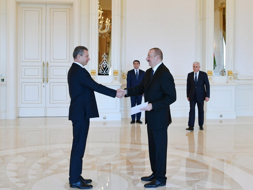 Prezident yeni səfiri qəbul etdi - FOTOLAR