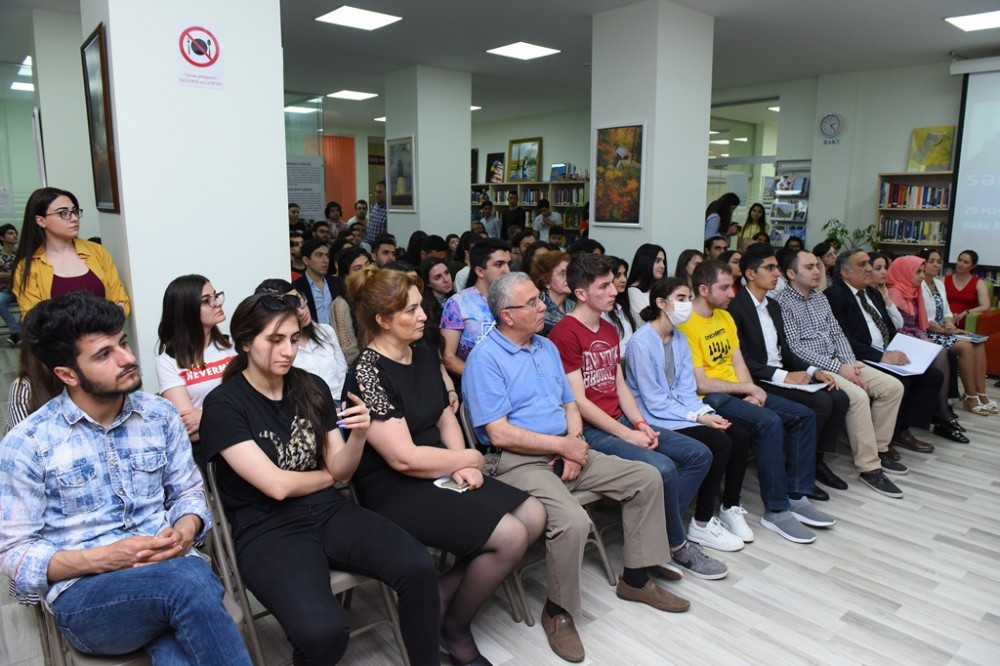 Örl Litzenberqer ADU-nun “Səfir saatı” layihəsinin qonağı oldu - FOTO