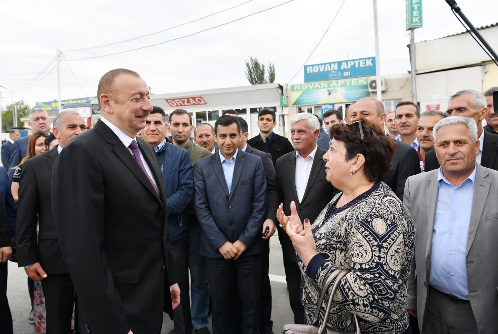 "Ticarət necə gedir?" - Prezidentin satıcılarla DİALOQU (VİDEO)