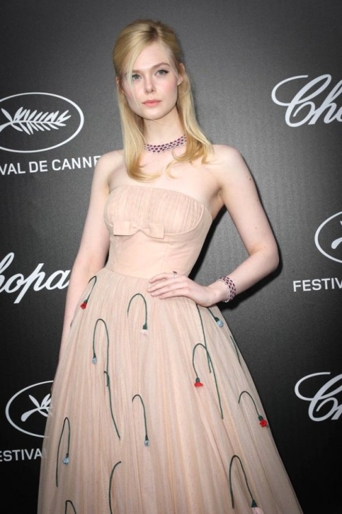 O qədər dar geyindi ki, ürəyi getdi - FOTO