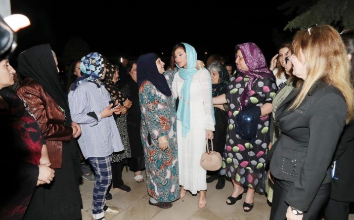 Mehriban Əliyeva qızı ilə iftar mərasimində - FOTOLAR