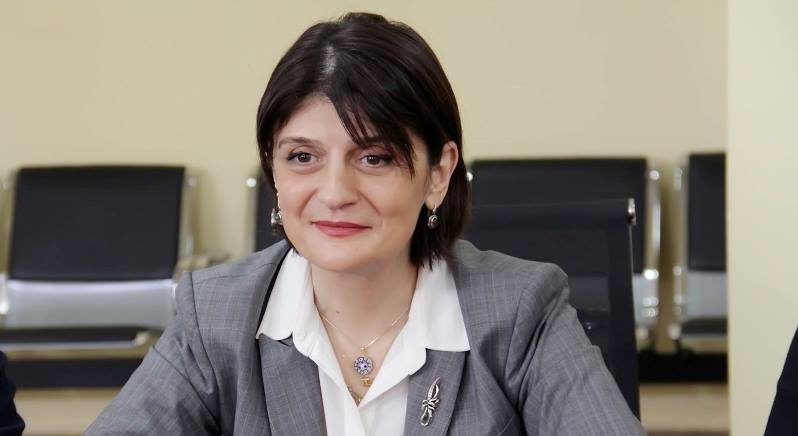 Nazir işdən qovuldu: bayrağa görə... -FOTO