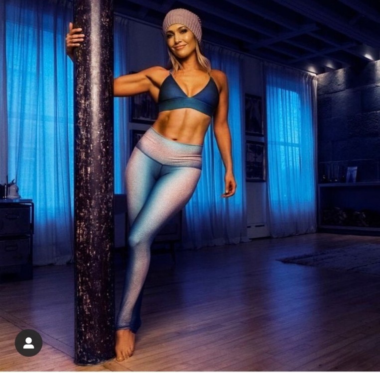 CeyLo əzələlərini göstərdi - FOTO