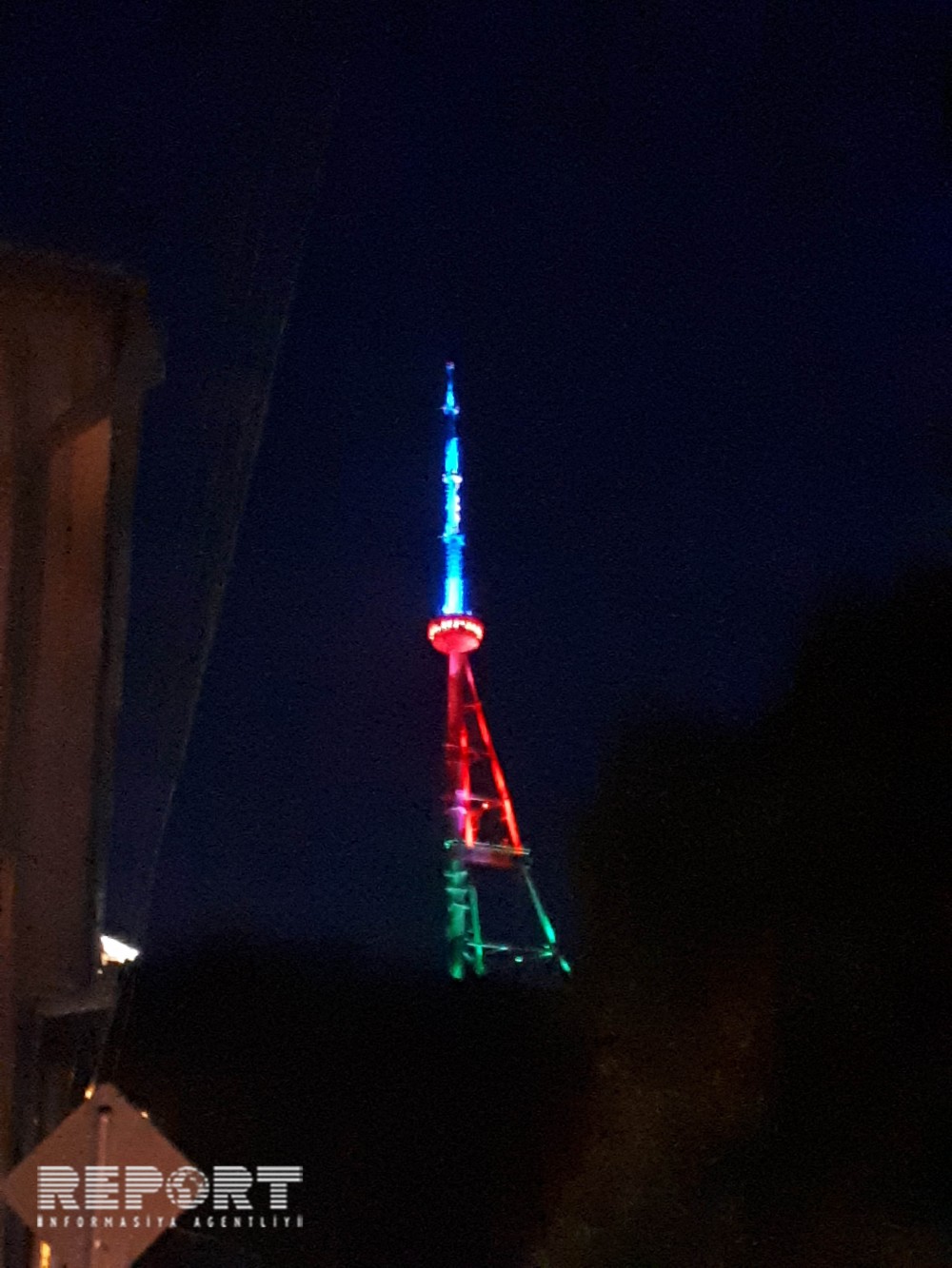 Tbilisidə teleqüllə Azərbaycan bayrağının rəngləri ilə işıqlandırılıb - FOTO