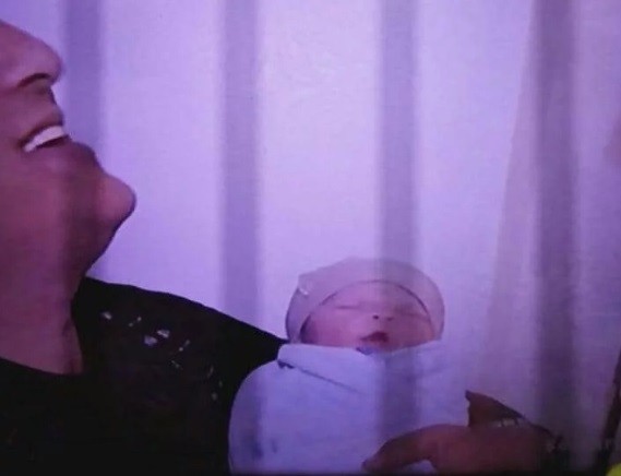 Azərbaycanlı müğənni 54 yaşında yenidən ata oldu - FOTO