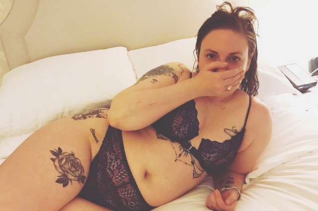 Xeyriyyəçilik üçün soyundu - FOTO