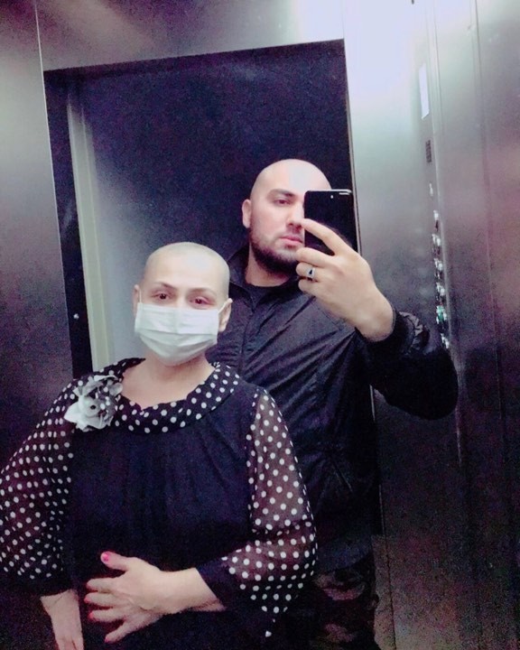 Xərçəng xəstəsi olan “Toppuş bacı” başını keçəl etdi: əri isə... - FOTO