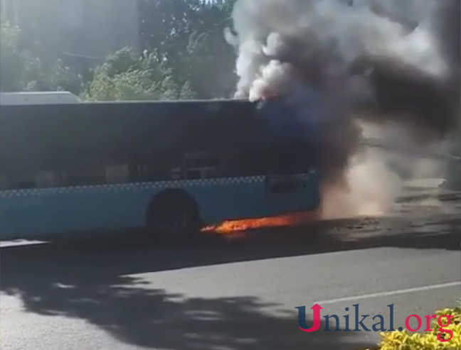 Sumqayıtda avtobus yandı - FOTO