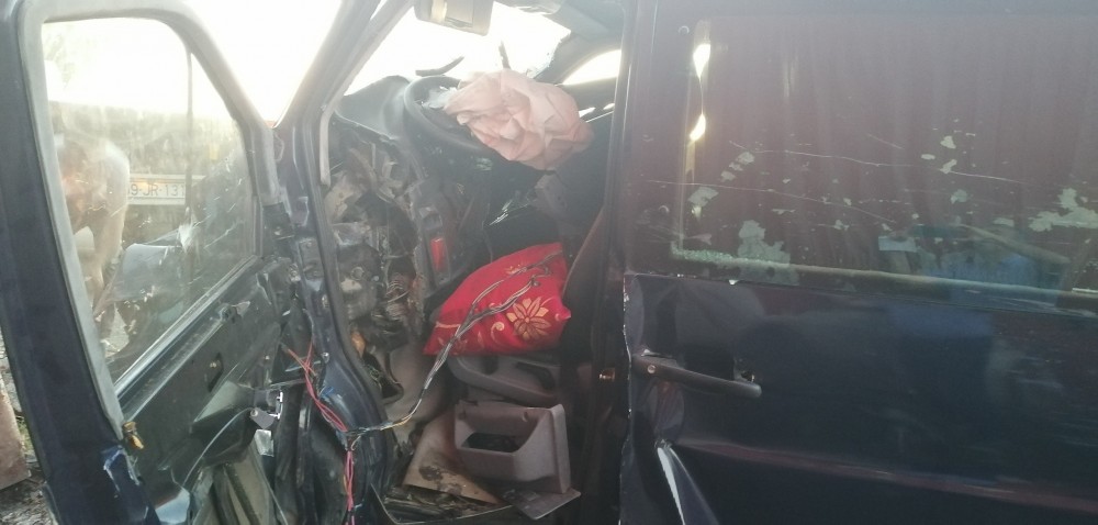 Mikroavtobus minik avtomobili ilə toqquşdu: ölən və yaralanan var -FOTOLAR