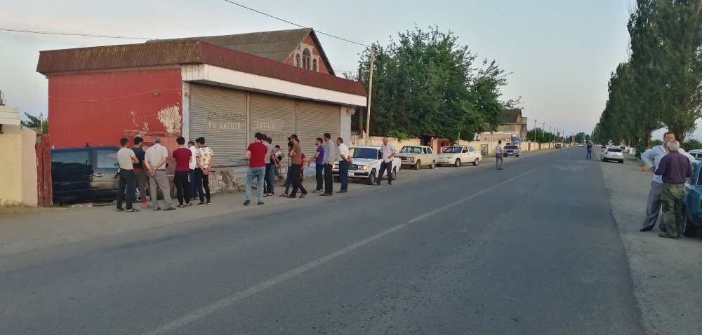 Mikroavtobus minik avtomobili ilə toqquşdu: ölən və yaralanan var -FOTOLAR
