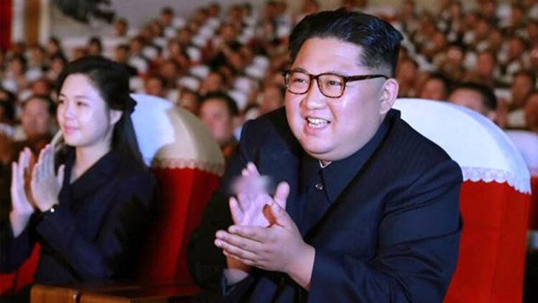 Kim edam etdirdiyi deyilən diplomatla konsertdə - ABŞ ŞOKDA (FOTO-VİDEO)