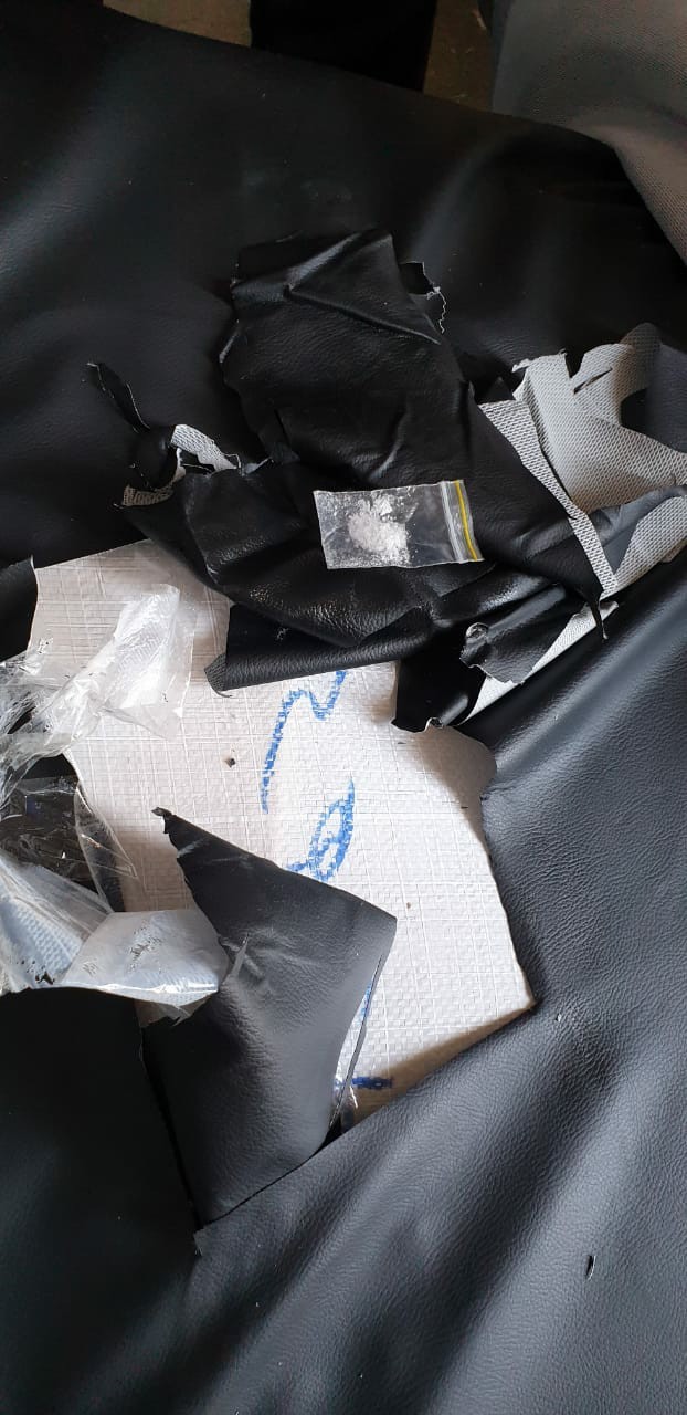 Dəri məmulatlarının içərisində narkotik vasitələr aşkarlandı - FOTO