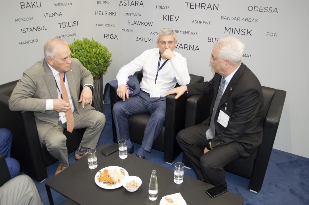 Azərbaycan ilk dəfə Avropanın ən böyük nəqliyyat sərgisində təmsil olunur - FOTO