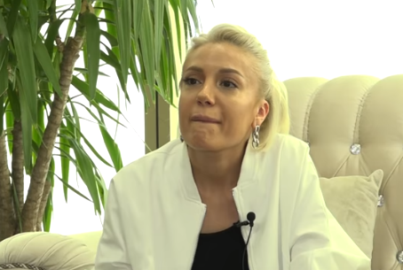 Azərbaycanlı qadın müğənni intim kadrlarından danışdı: Atam öləndən sonra... - FOTO