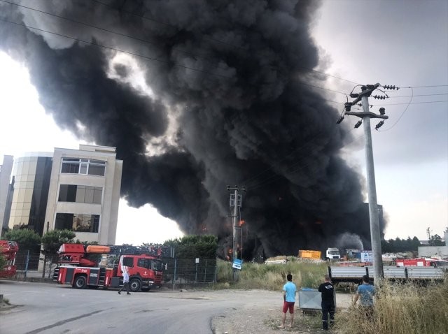 Fabrik yandı - FOTOLAR