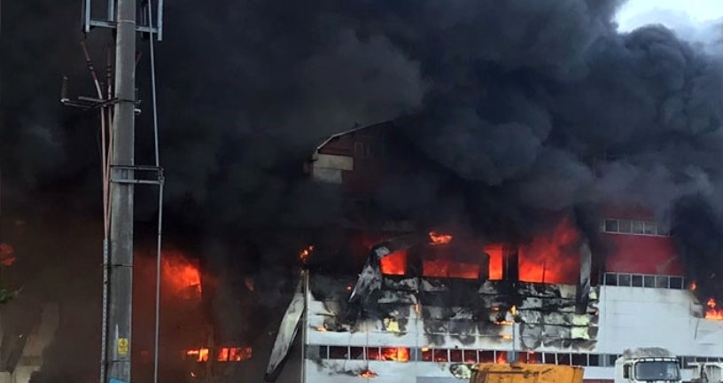 Fabrik yandı - FOTOLAR