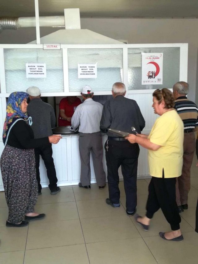 Məsut Özildən örnək addım - FOTO