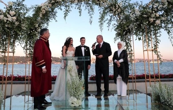 Ərdoğan futbolçunun nikah şahidi oldu - FOTO