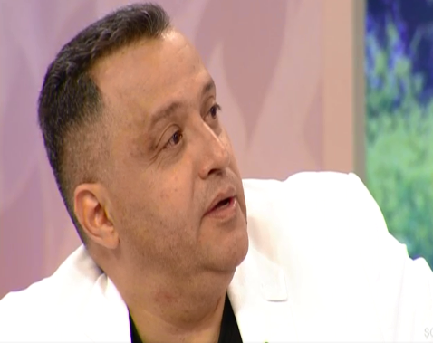 Xalq artisti səhnədə anasının ölüm xəbərini aldı: Hönkür-hönkür ağladı (VİDEO)