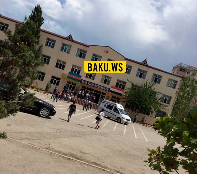 Azərbaycanda maşın 2 şagirdi vurub, birinin üstündən keçdi – FOTO