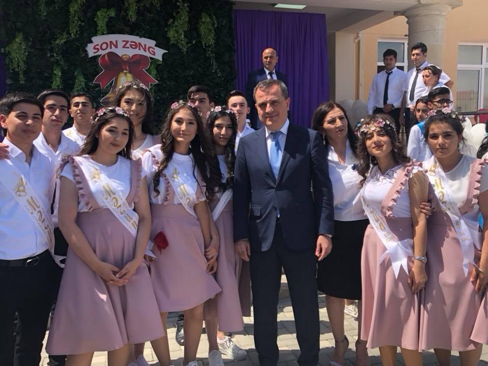 Nazir "Son zəng"i Qubadlı məktəbində keçirdi - VİDEO