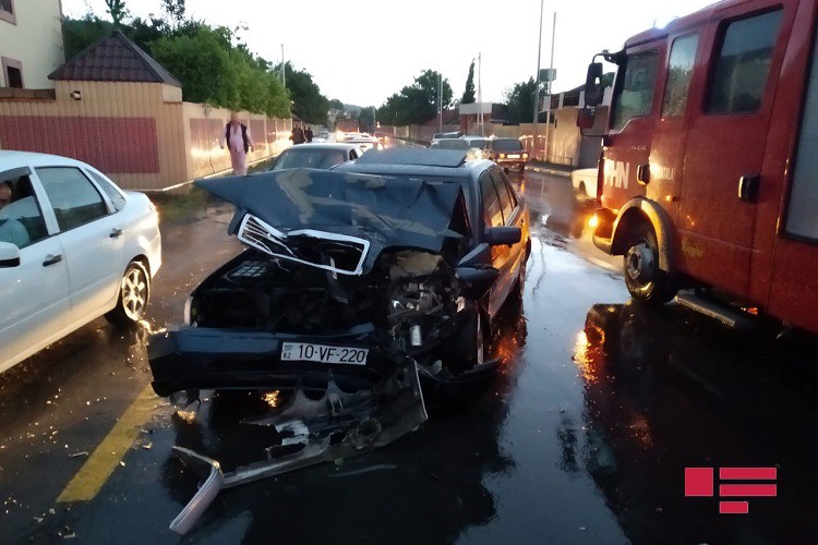 Zaqatalada iki "Mercedes" toqquşdu - Xəsarət alanlar var - FOTO