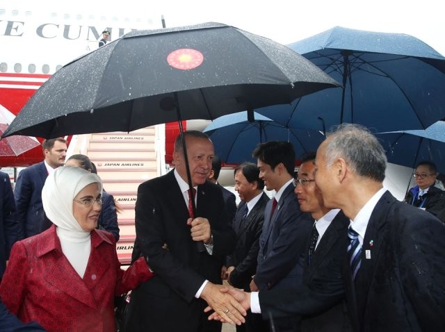 Ərdoğan yapon çayını belə içdi - VİDEO