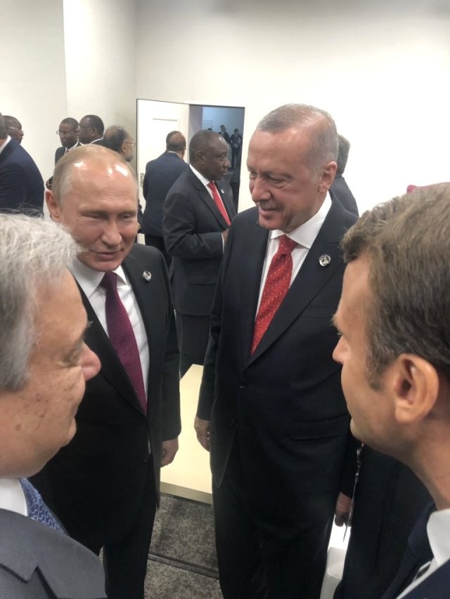 Görüşdülər və bu işarə ilə mesaj verdilər - FOTOLAR