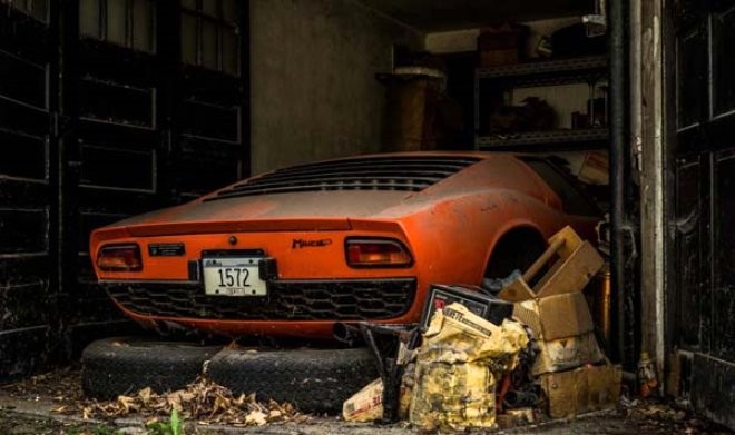 Hərracda orta təmirli ev aldı - Qarajdan "Lamborghini" çıxdı (FOTOLAR)