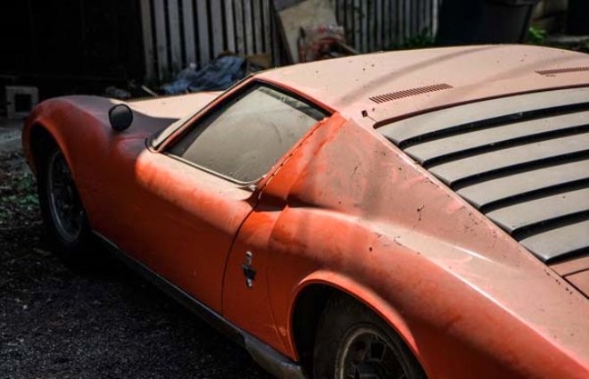 Hərracda orta təmirli ev aldı - Qarajdan "Lamborghini" çıxdı (FOTOLAR)