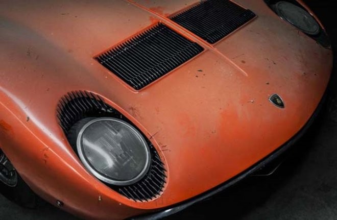 Hərracda orta təmirli ev aldı - Qarajdan "Lamborghini" çıxdı (FOTOLAR)