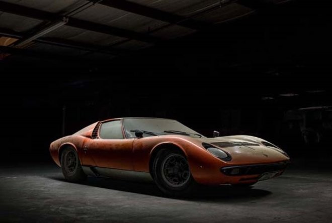 Hərracda orta təmirli ev aldı - Qarajdan "Lamborghini" çıxdı (FOTOLAR)