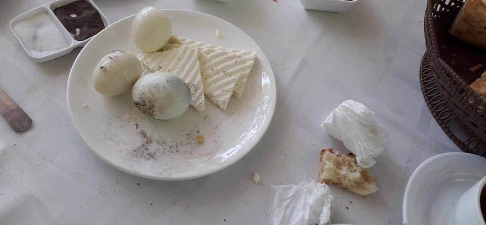 "4 yumurta, 1 pendir və çay üçün 40 AZN ödədik" - “Viləş”dən narazılıq