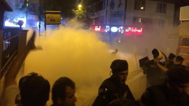 12 yaşlı qızın zorlanmasına görə küçələrə çıxdılar - FOTO