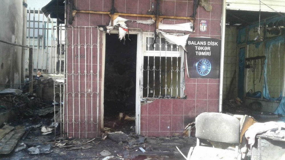 Bakıda avtoyuma mərkəzində YANĞIN - FOTO