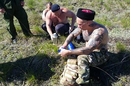 Kazaklar azərbaycanlı biznesmeni və oğlanlarını döydülər - FOTOLAR