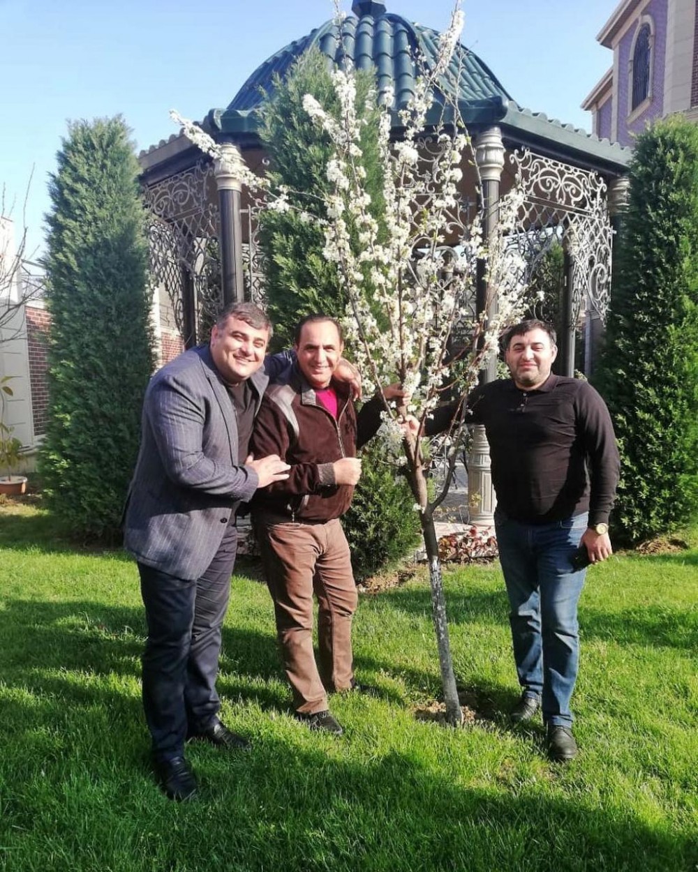 Bu da Manaf Ağayevin saray kimi bağ evi - VİDEO (FOTO)