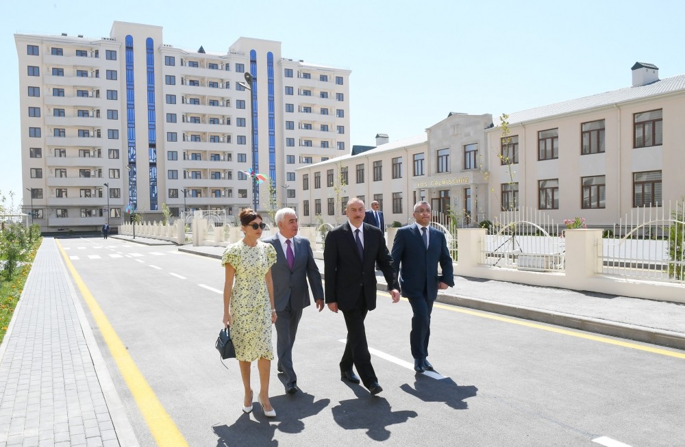 İlham Əliyev və  xanımı kompleksinin açılışında