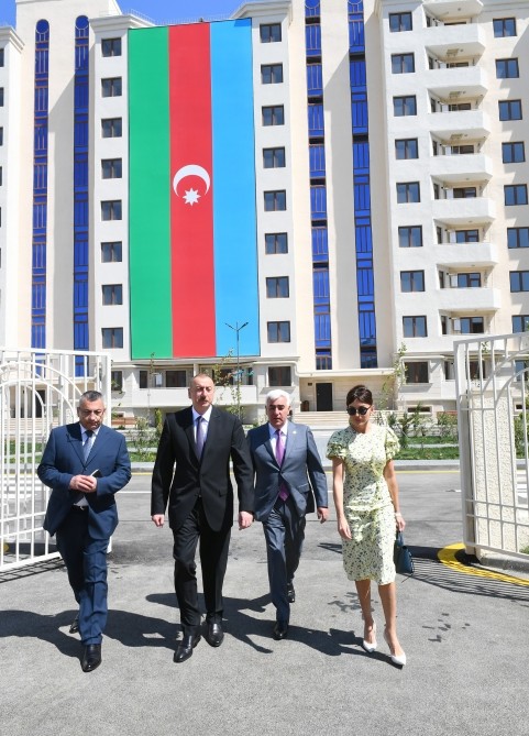 İlham Əliyev və  xanımı kompleksinin açılışında