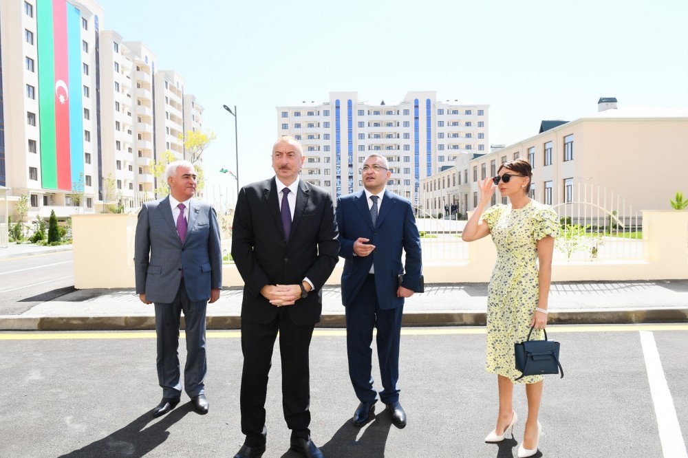 İlham Əliyev və  xanımı kompleksinin açılışında