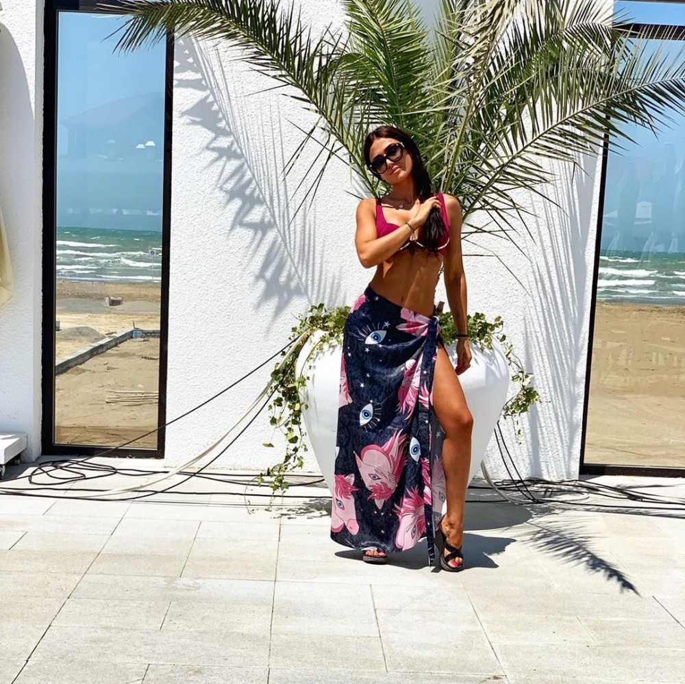 Pərvin elə görüntü paylaşdı ki... - "...belə soyunasan” - FOTOLAR