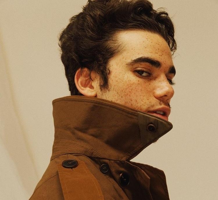 20 yaşlı aktyor yatıb, ayılmadı - FOTO