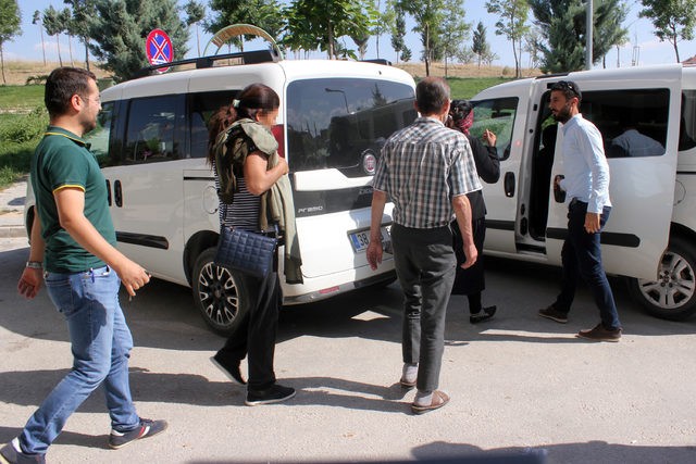 Azərbaycanlı bacılar avtomobildə tutuldu - Türkiyədə (FOTO)
