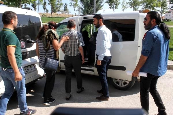 Azərbaycanlı bacılar avtomobildə tutuldu - Türkiyədə (FOTO)