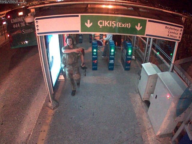 Türkiyədəki 15 iyul hadisəsi ilə bağlı yeni görüntülər - FOTOLAR (VİDEO)