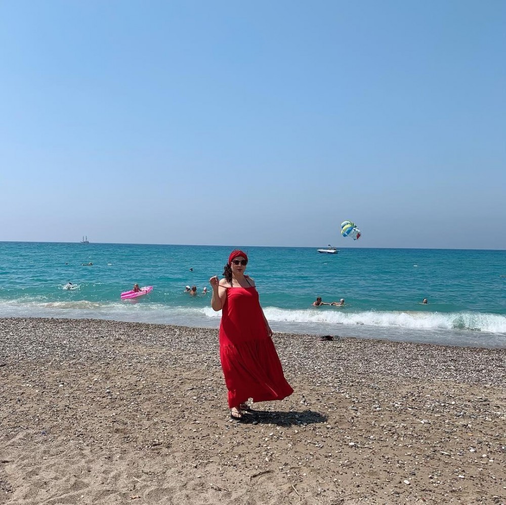 Qadağası qalxan kimi ölkədən getdi - FOTO