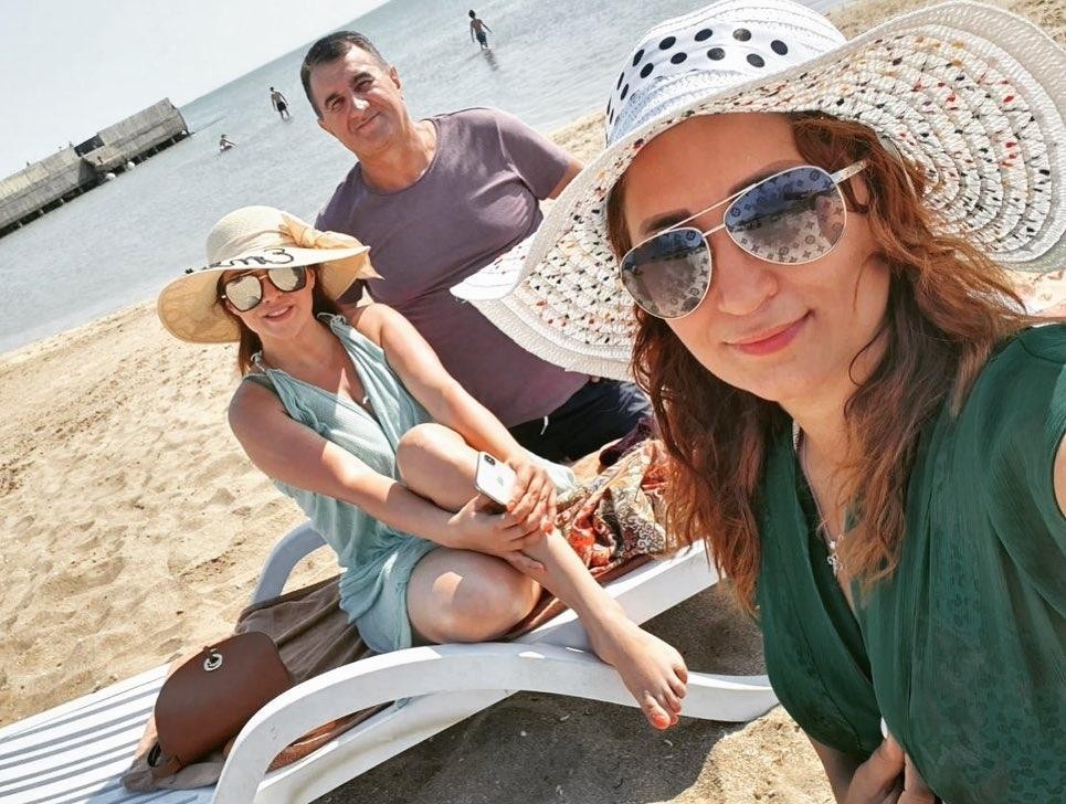 Xatirə çimərlik fotolarını yaydı 